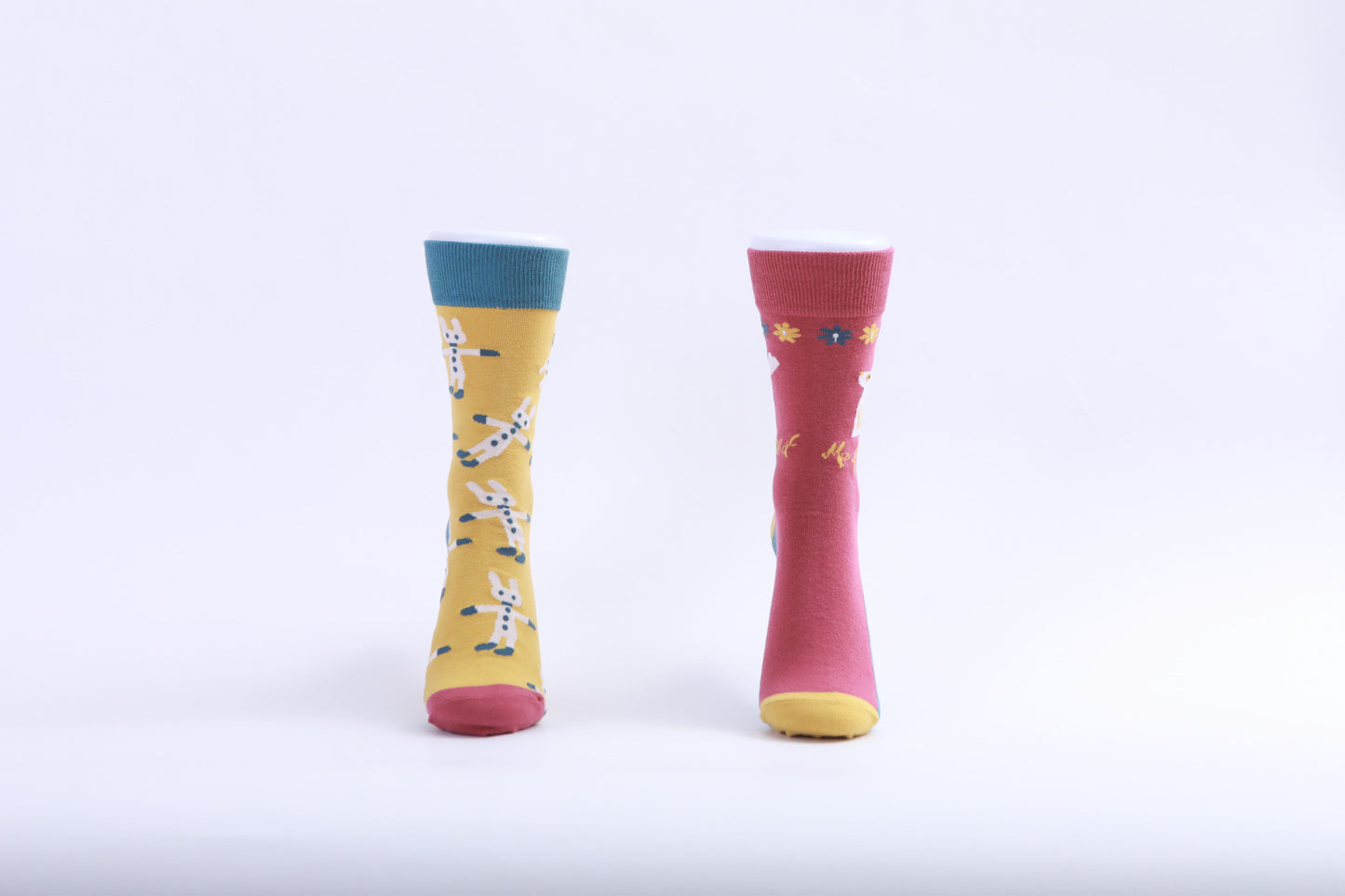 Chaussettes - Rouge et jaune avec lapin blanc