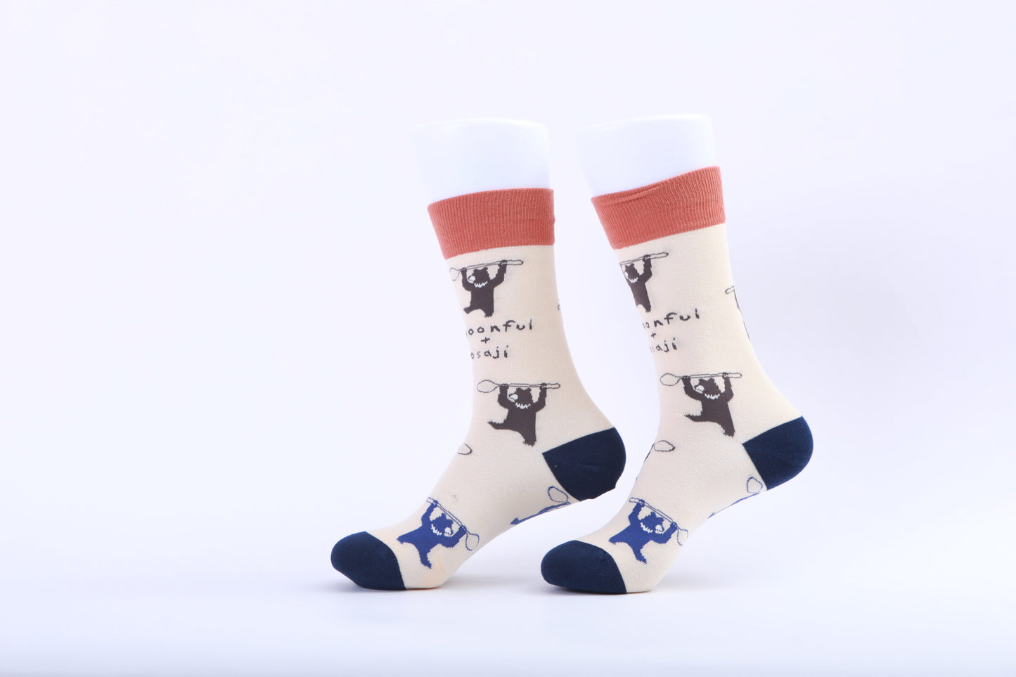 Chaussettes - Ours avec cuillère - Violet et marron sur fond beige
