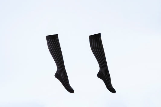 Chaussettes mi bas - Rayures fines verticales blanches sur fond noir