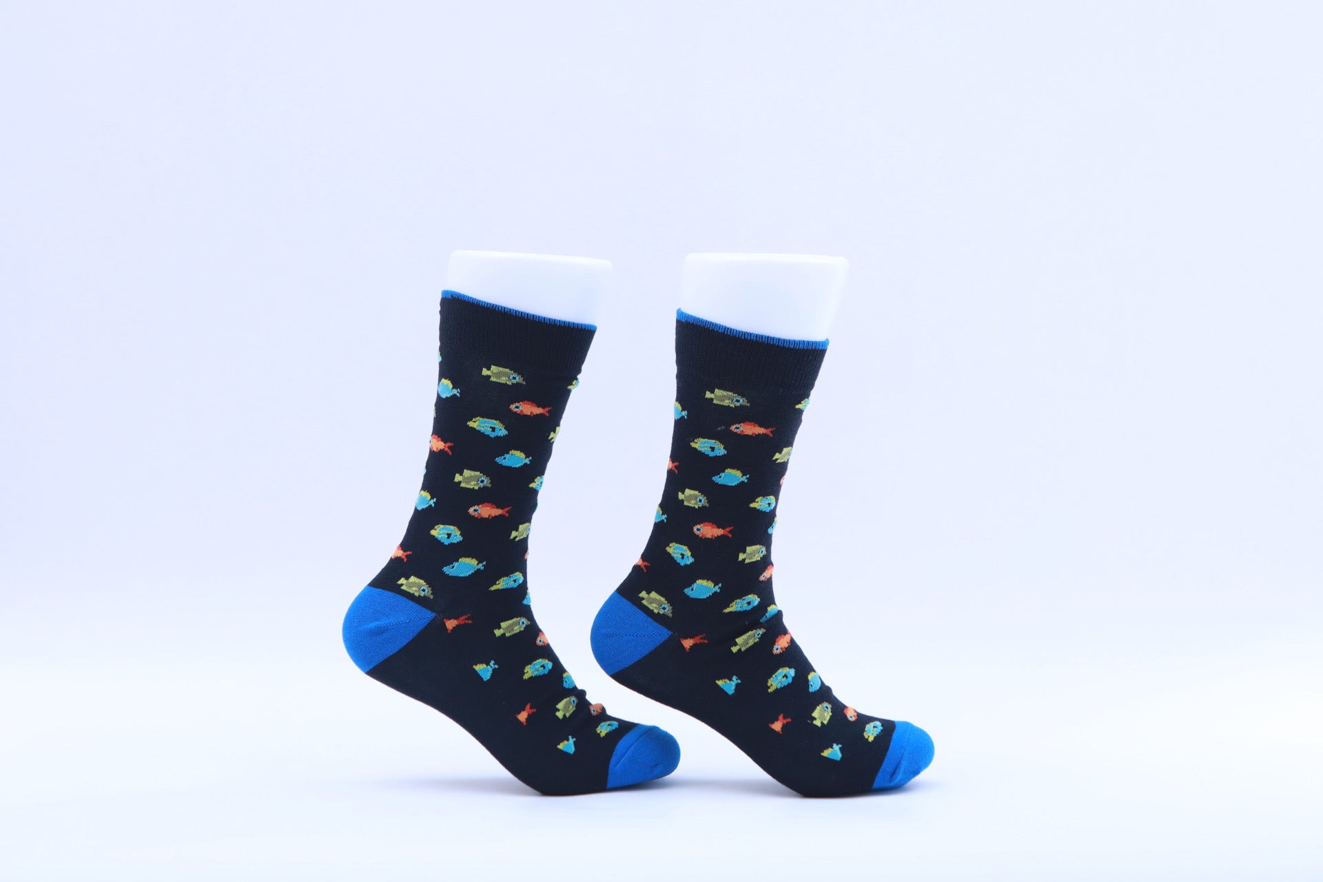 Chaussettes - Petits poissons -Noir, bleu, saumon et vert